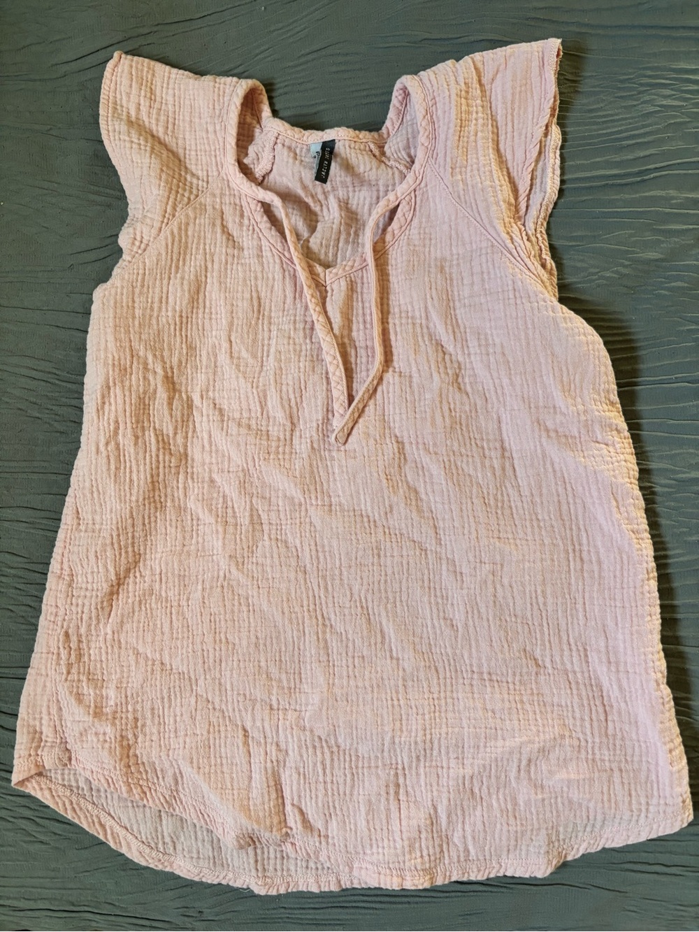 Flutter Sleeve Crinkle Top in Light Pink